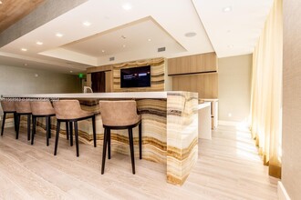 2960 NE 207th St, Unit 606 in Aventura, FL - Foto de edificio - Building Photo