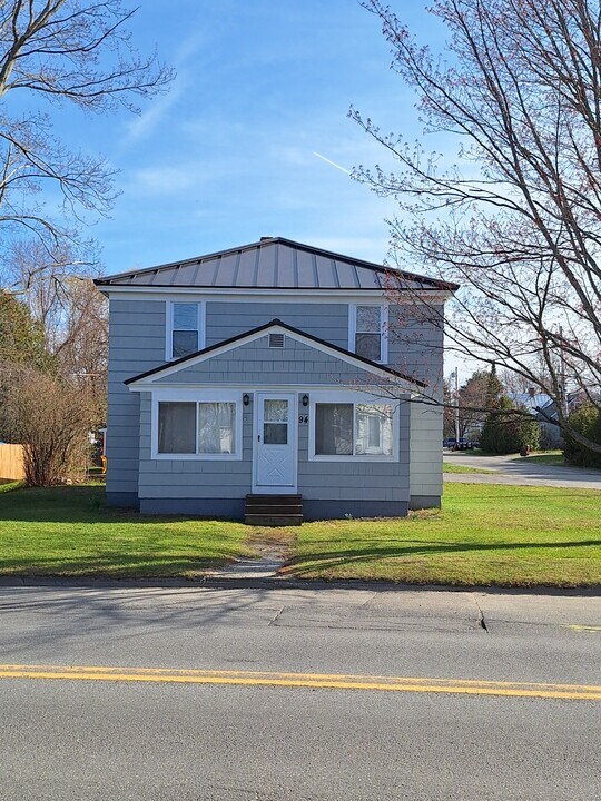 94 Western Ave, Unit 2 in Waterville, ME - Foto de edificio