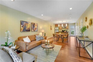 1911 Lightsey Rd in Austin, TX - Building Photo