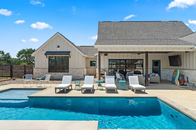 208 Co Rd 100 in Burnet, TX - Building Photo - Building Photo