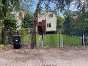 7940 S Kingston Ave, Unit 2 in Chicago, IL - Building Photo - Building Photo