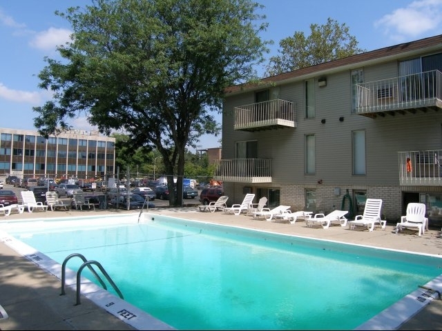 Cedar Greens Apartments in East Lansing, MI - Building Photo - Building Photo