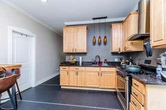 2310 N Kenneth Ave-Unit -2 in Chicago, IL - Foto de edificio - Building Photo