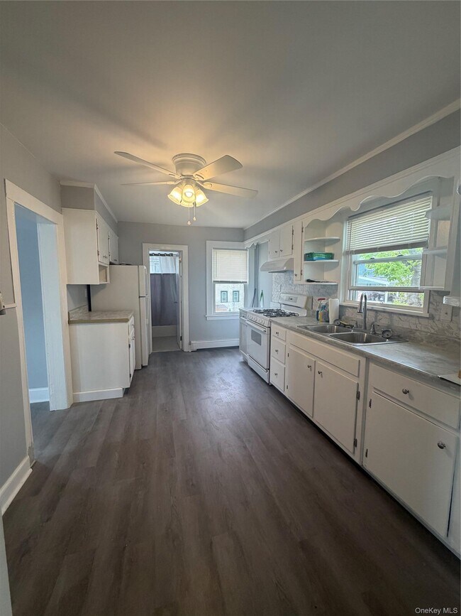 48 Oakland Ave in Harrison, NY - Building Photo - Building Photo