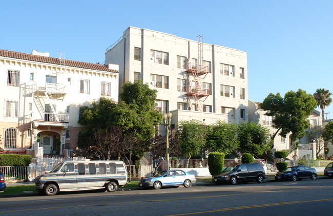 447 S Rampart Blvd in Los Angeles, CA - Foto de edificio - Building Photo