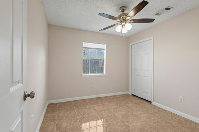 2205 Greenwood Dr in La Place, LA - Building Photo - Building Photo