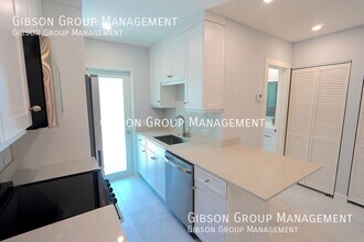 631 NE 17th Way in Fort Lauderdale, FL - Building Photo - Building Photo