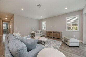 2560 Seychelles Dr in Naples, FL - Building Photo - Building Photo