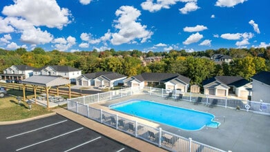 Spring Valley Apartments in Nixa, MO - Foto de edificio - Building Photo