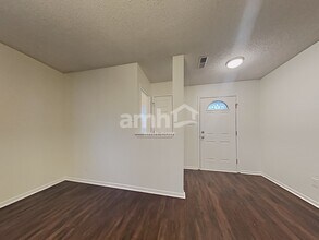 6721 Earlswood Dr in Indianapolis, IN - Foto de edificio - Building Photo