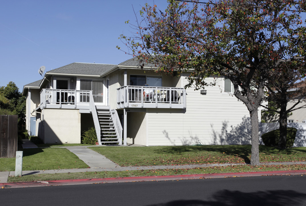 Orange Apartments in Costa Mesa, CA - Building Photo