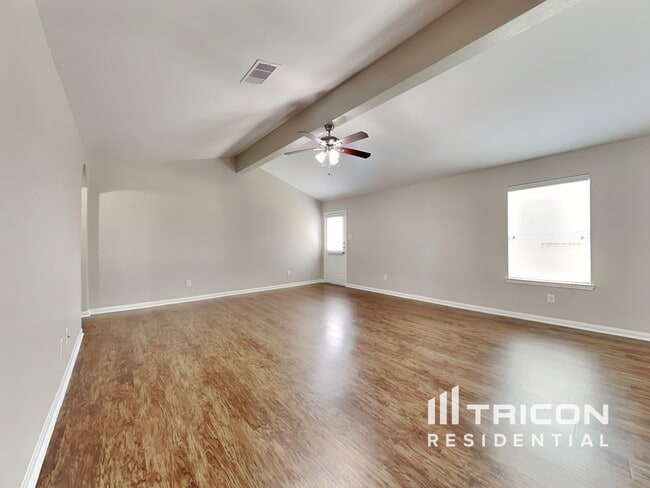 2402 Regatta Ln in Texas City, TX - Building Photo - Building Photo