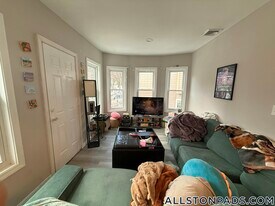 66 Quint Ave in Boston, MA - Building Photo