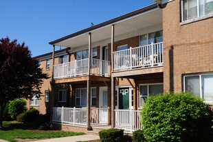 Trafalgar Gardens in Edison, NJ - Building Photo