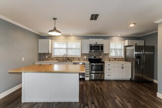 1209 NE 6th Ct in Crystal River, FL - Building Photo - Building Photo