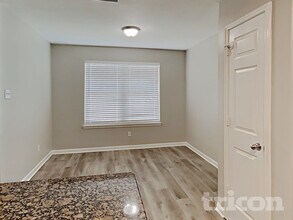 815 Marigold Rd in Baytown, TX - Foto de edificio - Building Photo