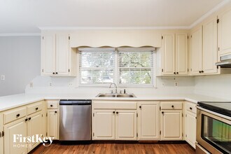 401 O'Neill Dr in Jamestown, NC - Foto de edificio - Building Photo