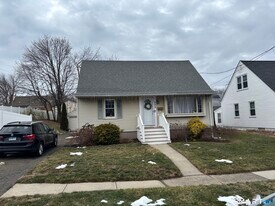 255 Laurel St in Stratford, CT - Building Photo