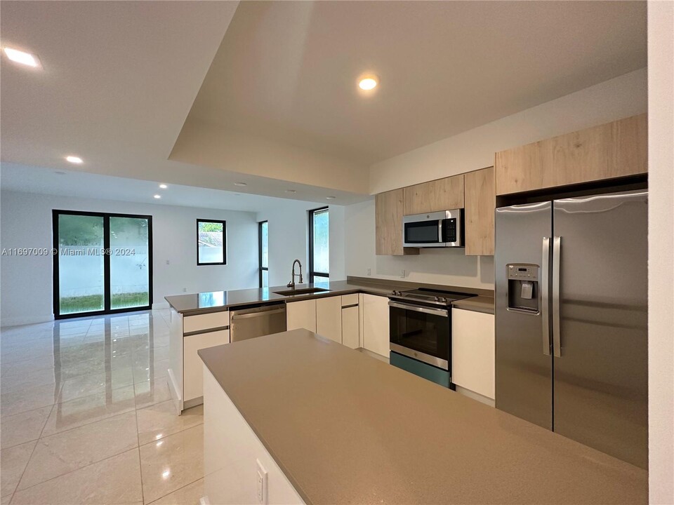 5481 W Oak Way in Fort Lauderdale, FL - Building Photo