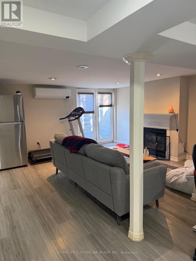 111 Glen Albert Dr in Toronto, ON - Building Photo - Building Photo