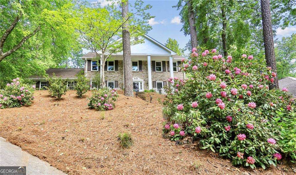 6300 Mountain Brook Ln NW in Atlanta, GA - Building Photo