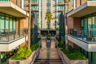 Portland Place Condominiums in Phoenix, AZ - Building Photo - Building Photo