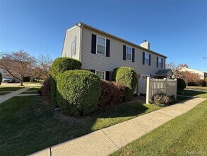 15894 Cambridge Dr, Unit 23 in Clinton Township, MI - Building Photo - Building Photo