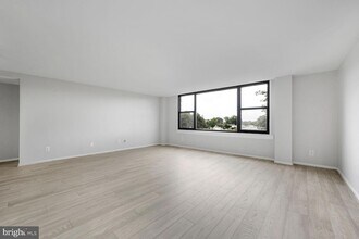 4600 Duke St, Unit 719 in Alexandria, VA - Building Photo - Building Photo