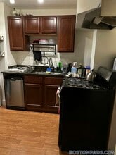 79 Pleasant St, Unit B in Brookline, MA - Foto de edificio - Building Photo