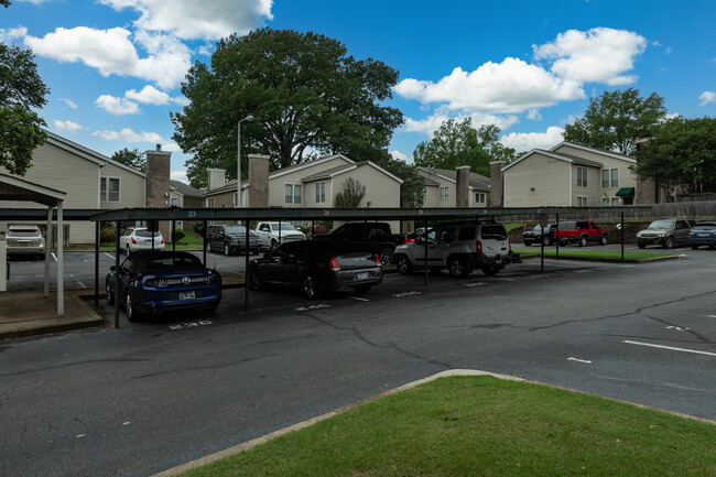 Whispering Oaks Condominiums in Memphis, TN - Building Photo - Building Photo