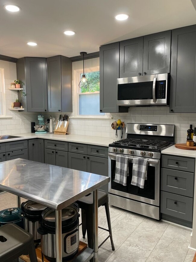 1633 Cherry Ave in Charlottesville, VA - Building Photo - Building Photo