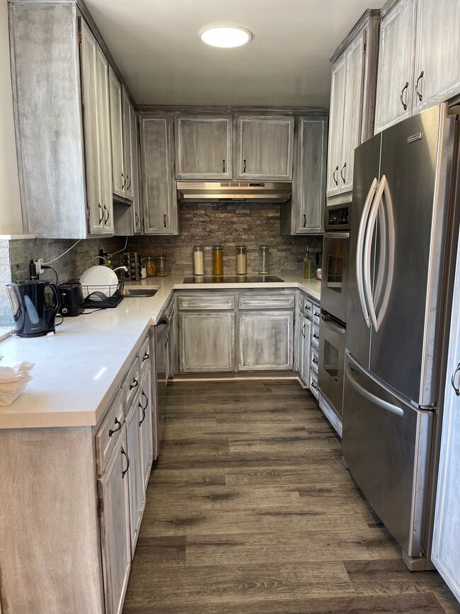 960 S Westgate Ave, Unit 107 in Los Angeles, CA - Building Photo - Building Photo