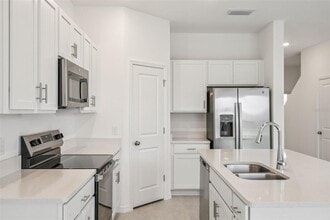 7621 WATERSCAPE Dr in Groveland, FL - Building Photo - Building Photo