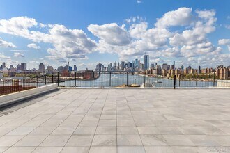 475 Kent Ave in Brooklyn, NY - Building Photo - Building Photo
