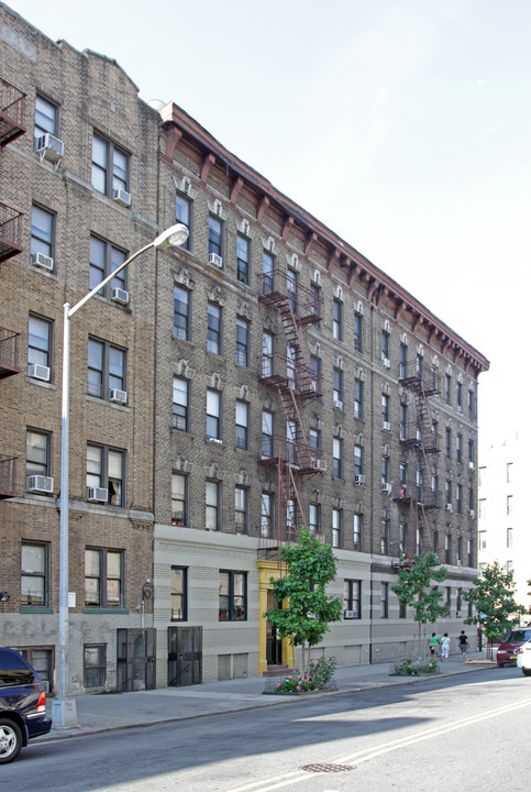 103 Vermilyea Avenue in New York, NY - Building Photo