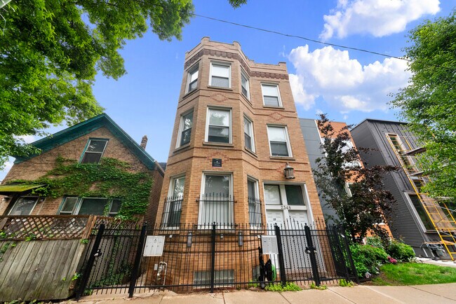property at 2348 W Moffat St