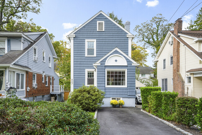 467 Pelhamdale Ave in Pelham, NY - Foto de edificio - Building Photo