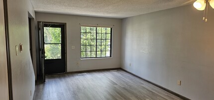 1303 Penney Ln, Unit A in Millbury, OH - Building Photo - Building Photo