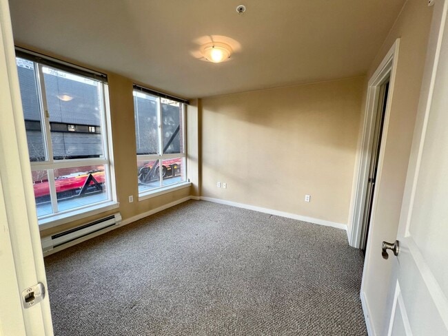 108 5th Ave S in Seattle, WA - Foto de edificio - Building Photo