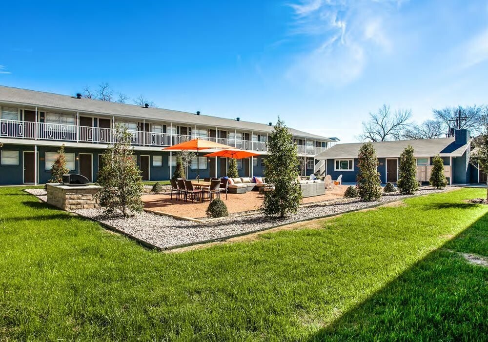 950 Live Oak St in Dallas, TX - Building Photo