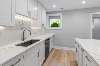 935 W Winona St, Unit GDNN in Chicago, IL - Foto de edificio - Building Photo