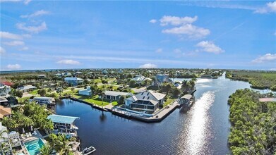 2790 Teal Ct in Saint James City, FL - Building Photo - Building Photo