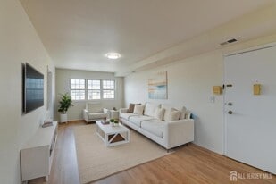 6 College Dr in Edison, NJ - Building Photo