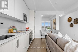 330 Richmond St W in Toronto, ON - Building Photo - Building Photo