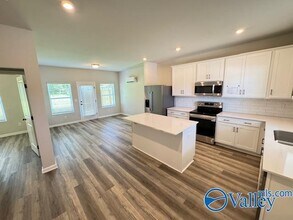 121 Foster Wy Dr in Huntsville, AL - Building Photo - Building Photo