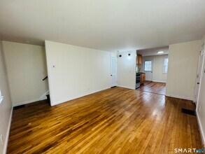 11 Trefoil Ct in Fairfield, CT - Building Photo - Building Photo