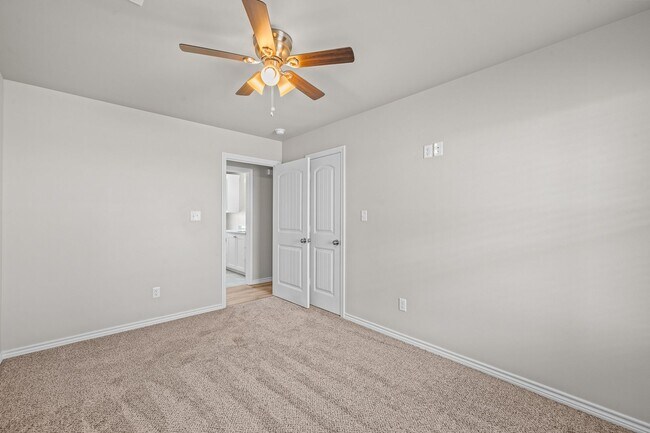 8901 N County Rd 3200 in Idalou, TX - Foto de edificio - Building Photo