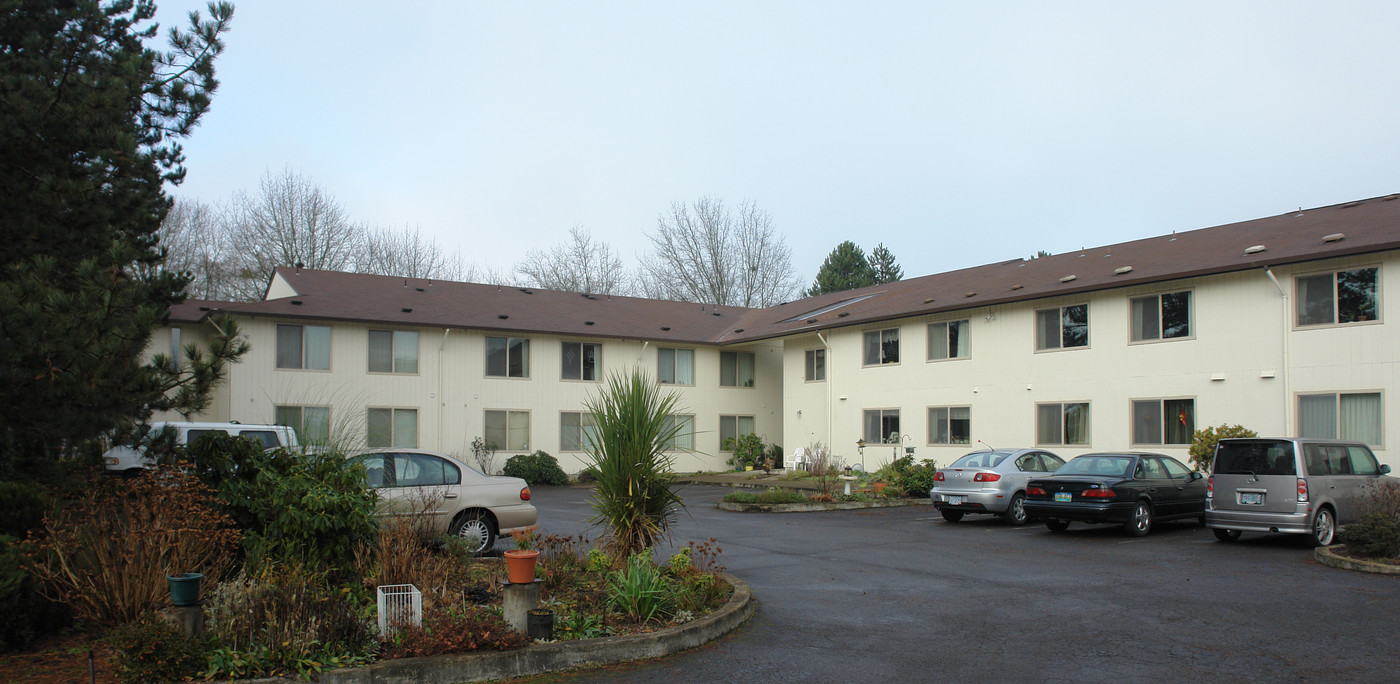 Country Club Manor in Eugene, OR - Foto de edificio