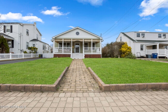 property at 488 2nd Ave