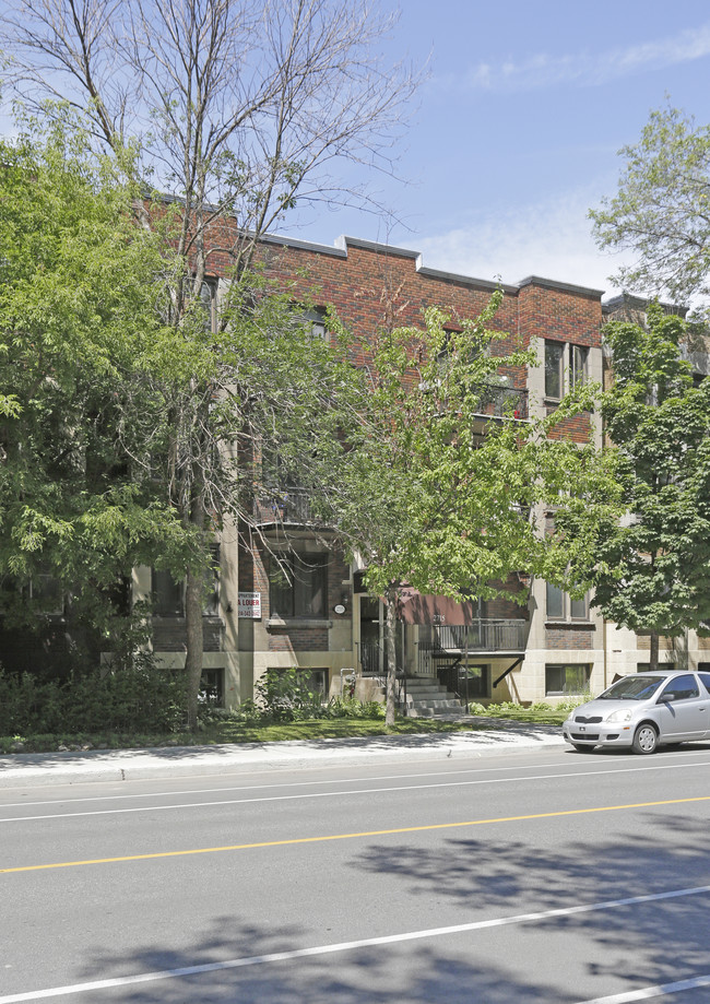 2715 Édouard-Montpetit in Montréal, QC - Building Photo - Primary Photo